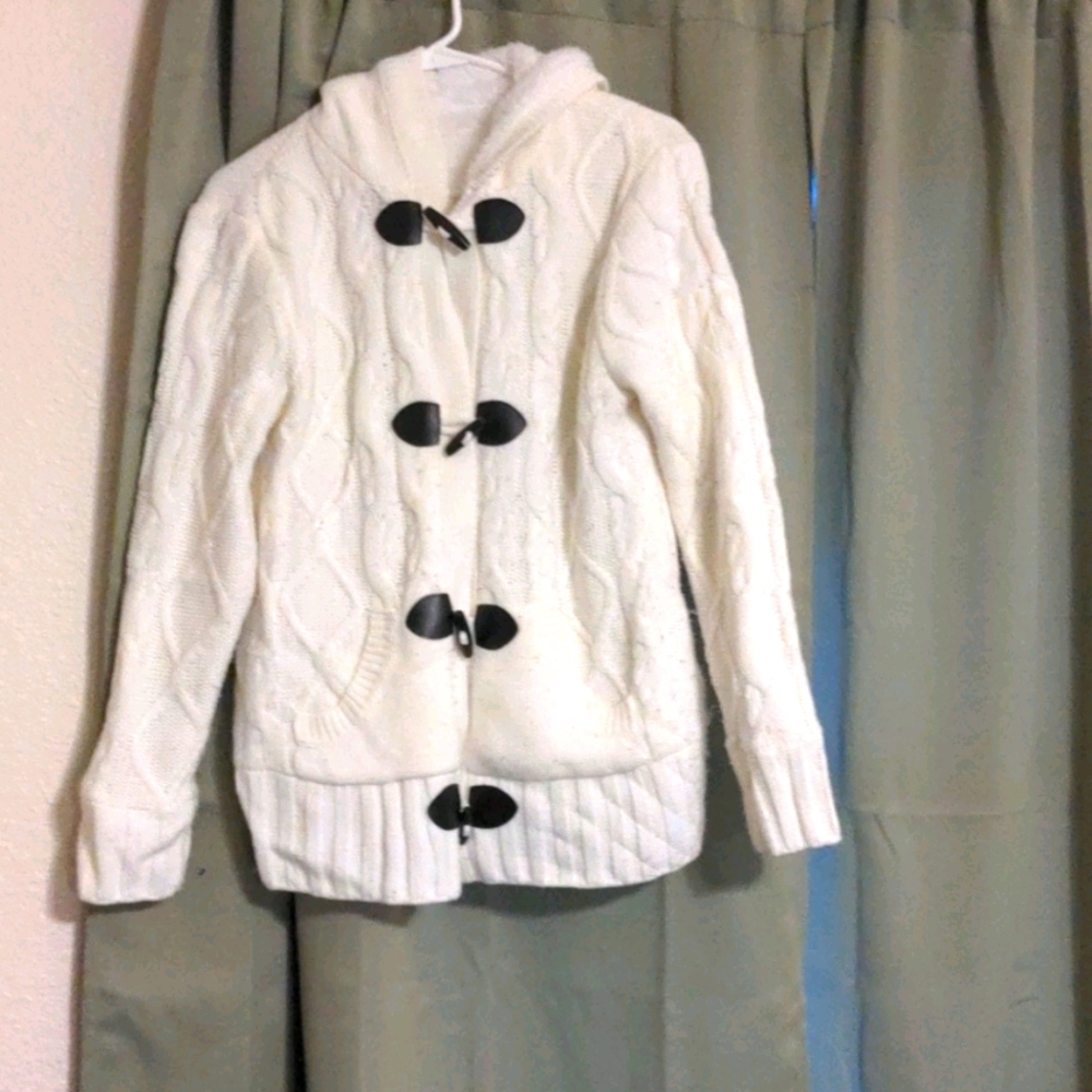 Hooded white sweater
